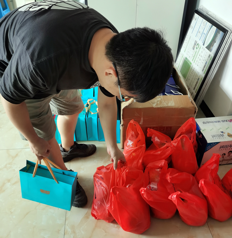 国庆中秋“撞满怀”，祝大家中秋快乐！